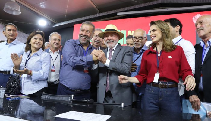 Lula_e_Carlos_Lupi_na_convencao_do_PDT_28501ade1e
