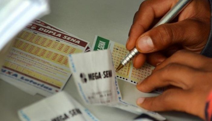 cartela_da_mega_sena_sendo_preenchida_e8e256a38a